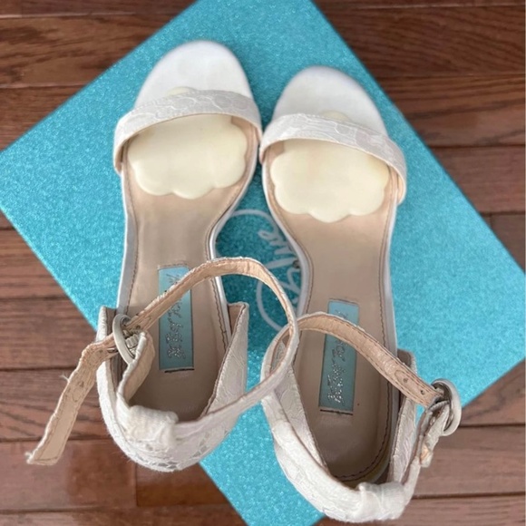 Blue by Betsey Johnson Lace & Crystal Wedge Heels - Women’s Size 8.5 - Picture 5 of 6